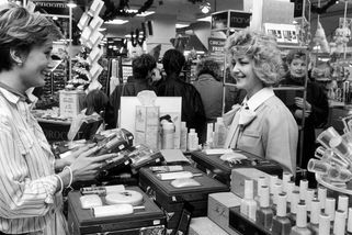 Retro vzpomínka na první cestu na Západ. Oči vytřeštěné a jediná otázka: Proč tohle nemůžeme mít taky? - Proženy.cz